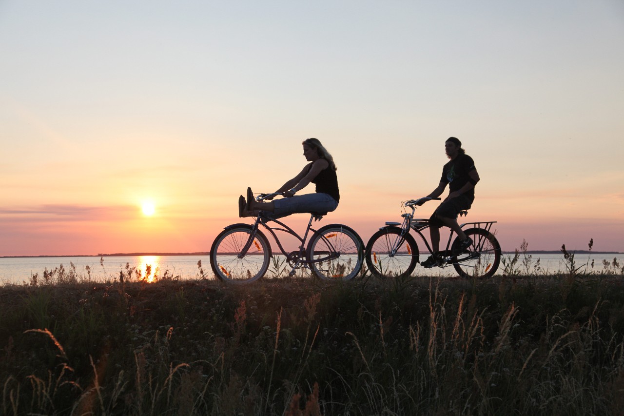 Ummanz, ciclisti lungo lo stagno