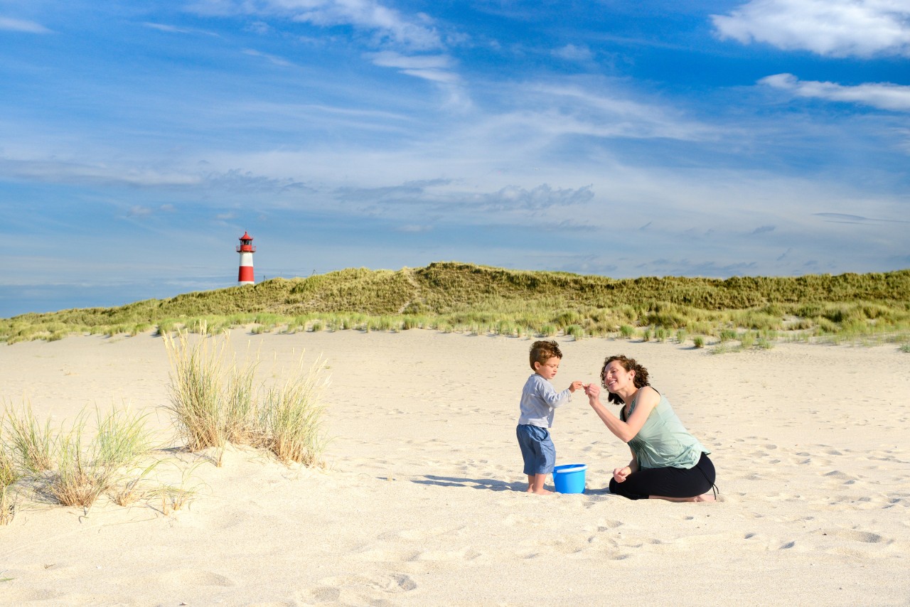 Spiaggia a gomito con faro a List est