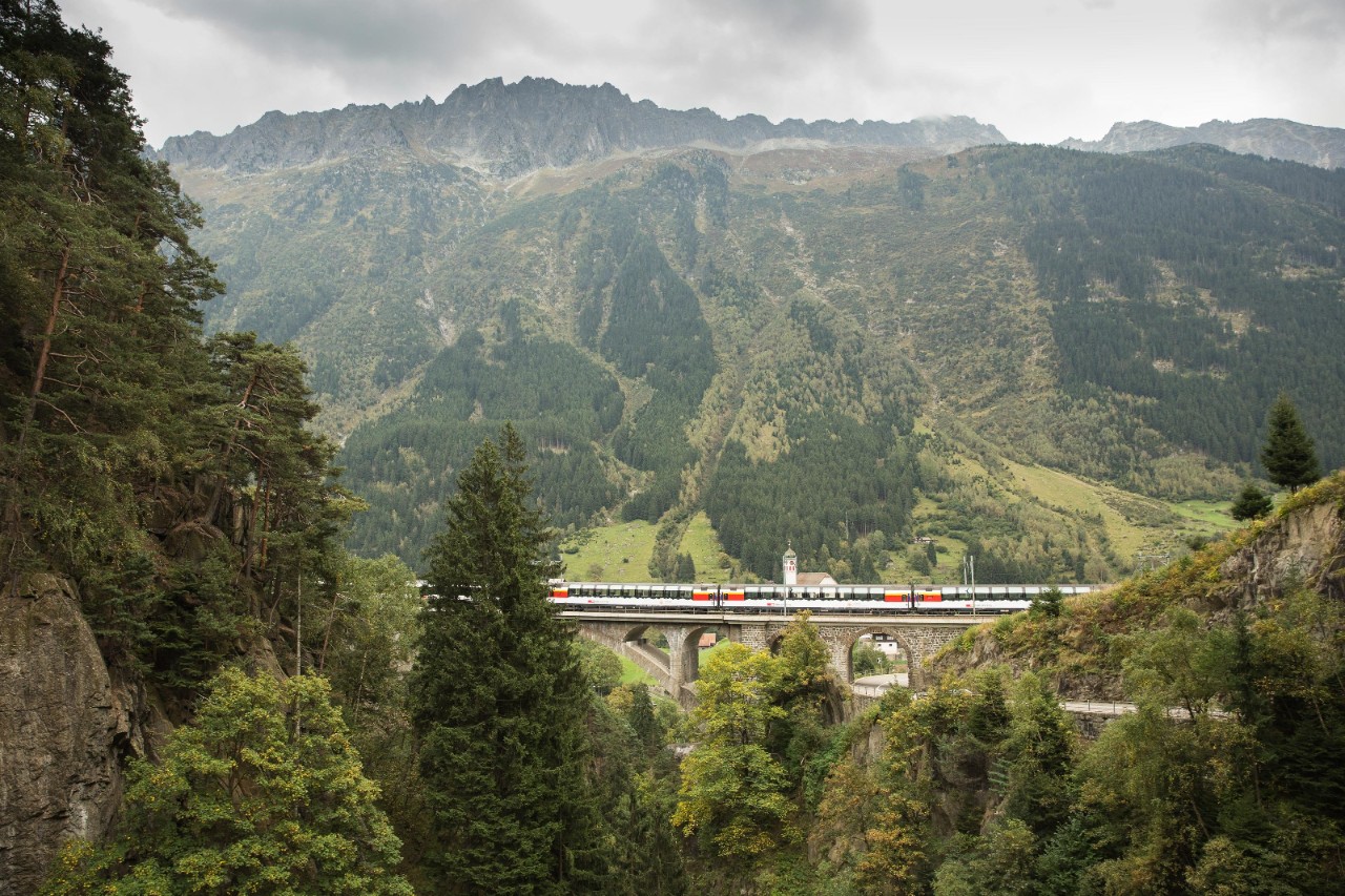 Au fil de l’itinéraire vers Lugano, vous découvrez le massif du Saint-Gothard sous toutes ses facettes. Profitez de la vue!