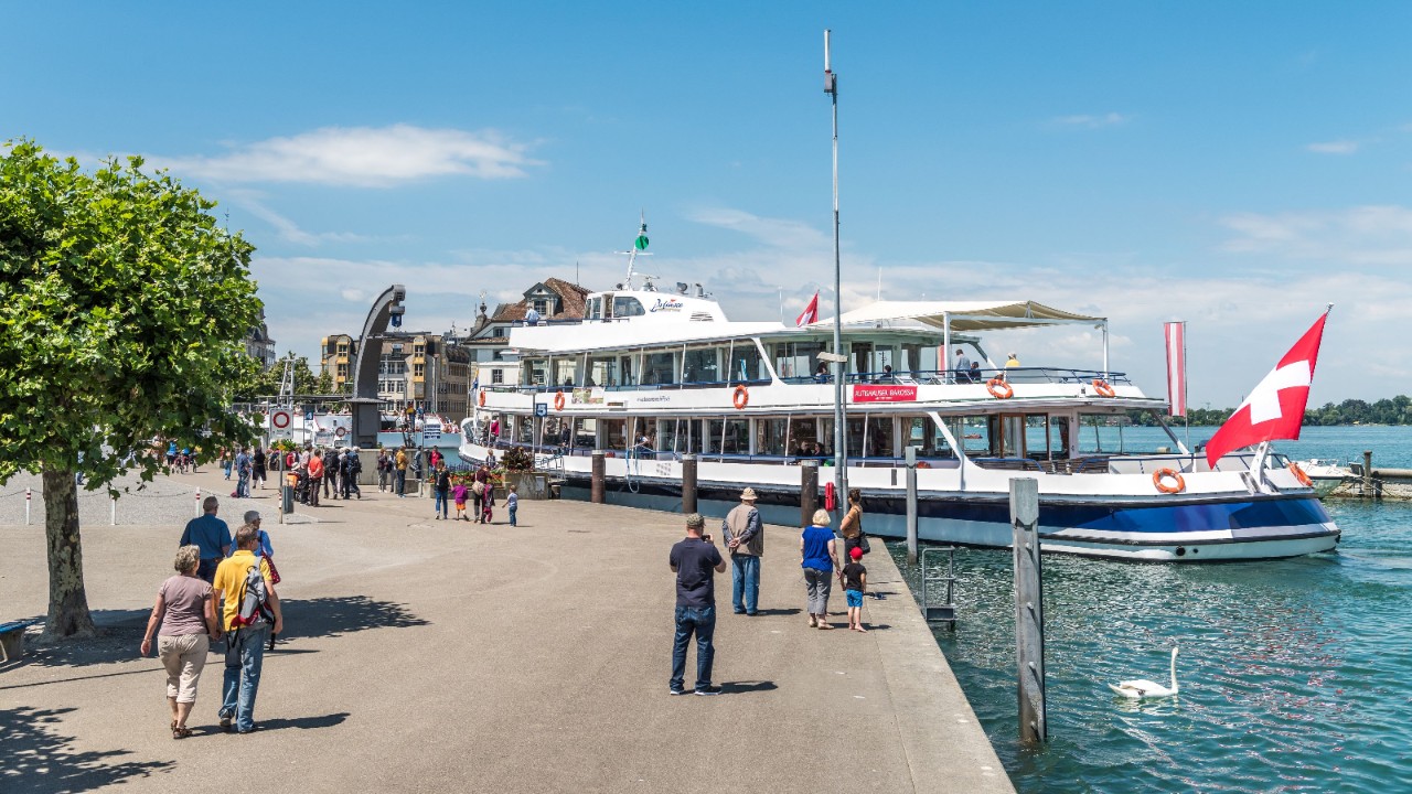 Foto di un battello sul lago di Costanza.
