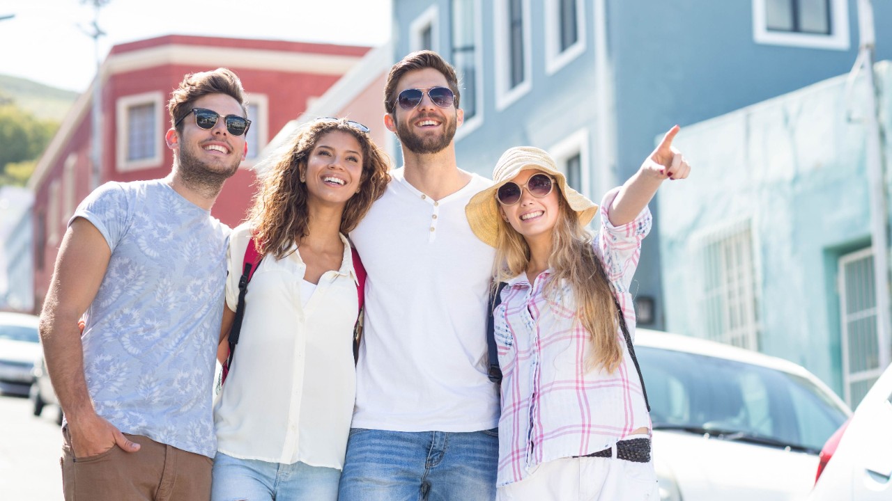 Foto di alcune persone durante il gioco Urban Escape.