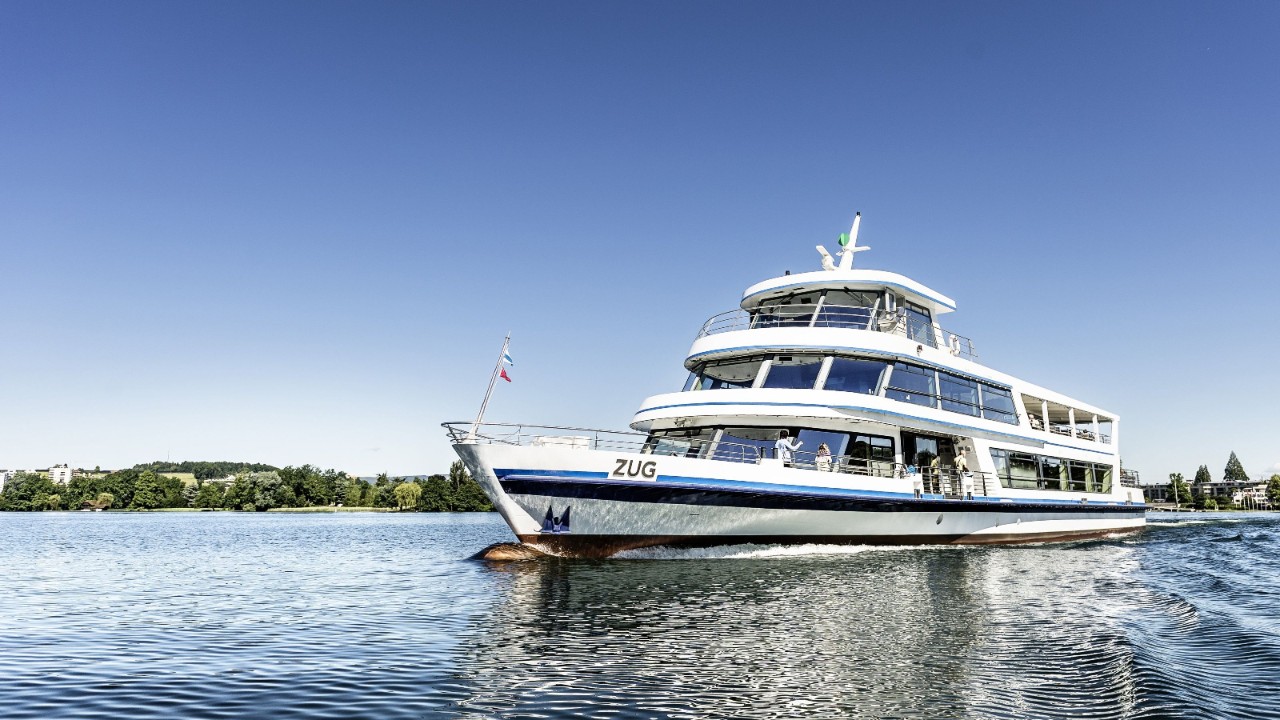 Image of a boat on Lake Zug.