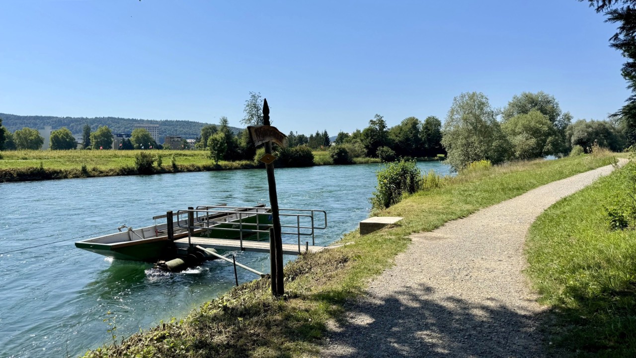 Image of the Limmat riverside trail.