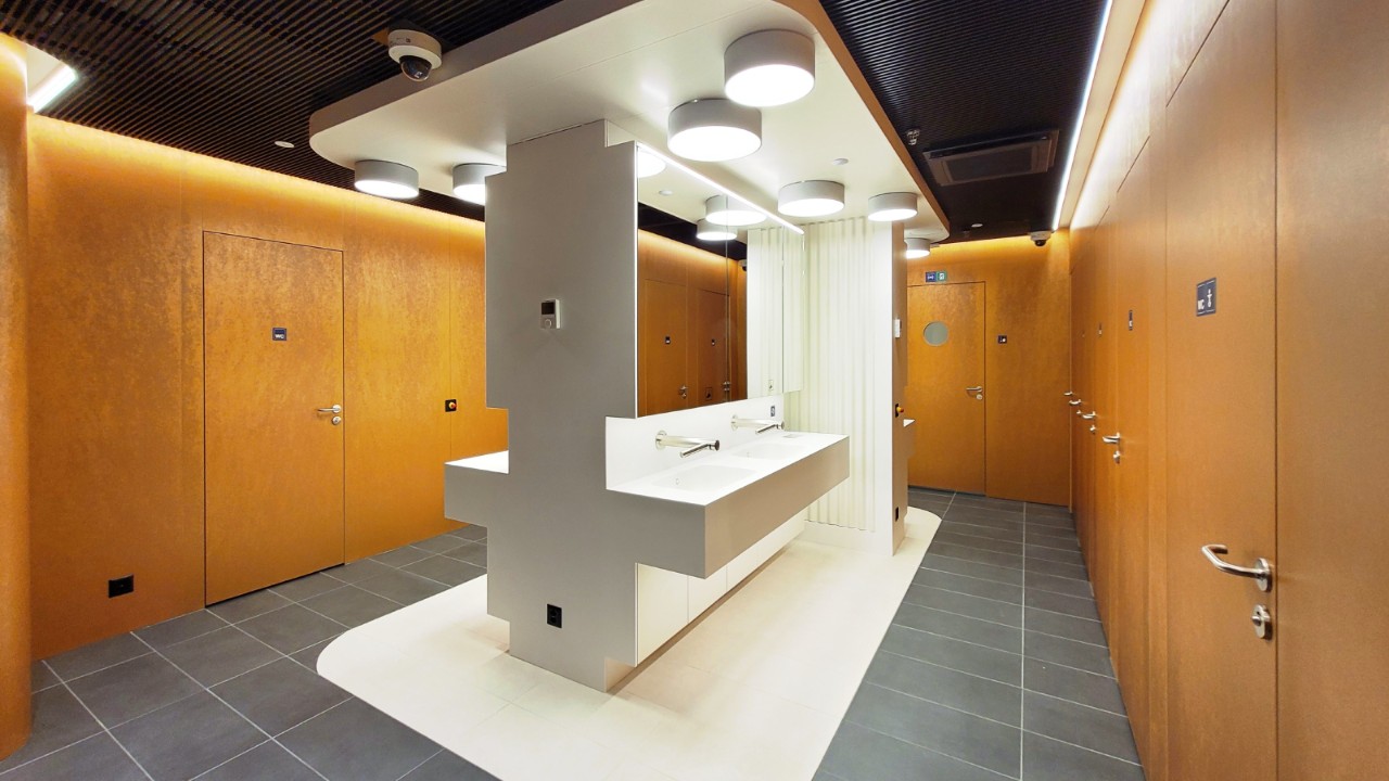 Spazio igiene con docce.