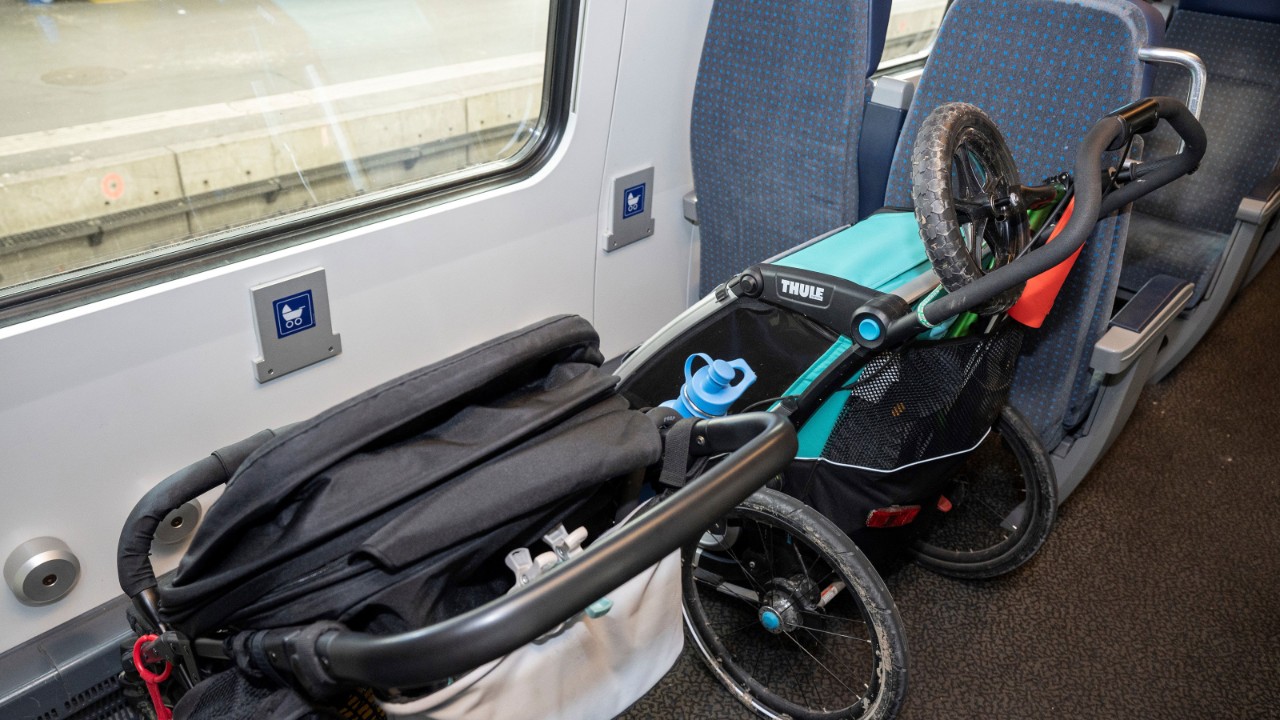 In Zügen mit Familienwagen und Familienzonen hats etwas mehr Platz für Kinderwagen.