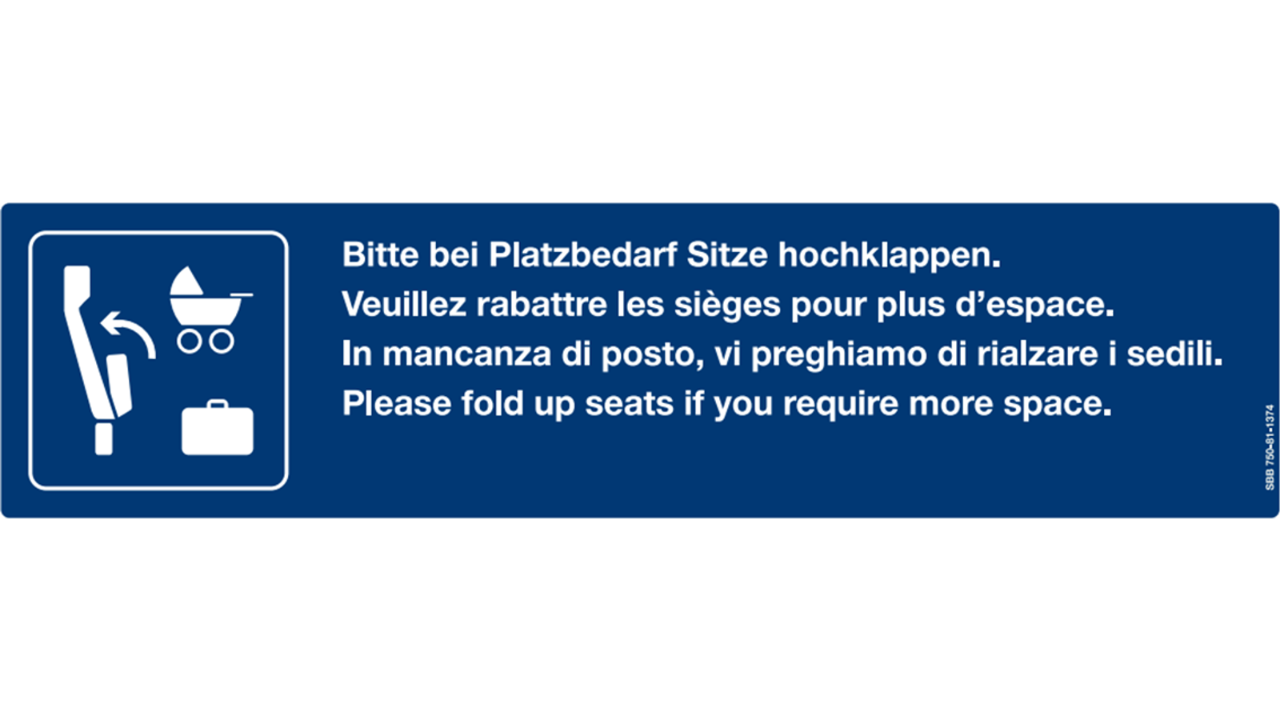 Halten Sie am Perron nach Wagen mit hochklappbaren Sitzen Ausschau. Sie erkennen solche Wagen am Kinderwagen-Symbol an der Türe und im Abteil am Fensterkleber.
